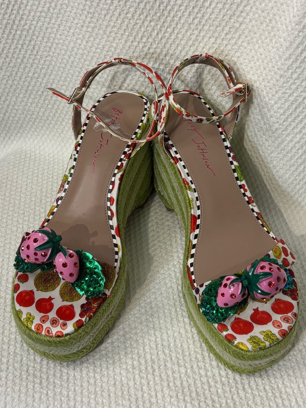 Betsey Johnson Sz 9 Bobbie Strawberry Espadrille Wedge Sandals NEW WITH TAG